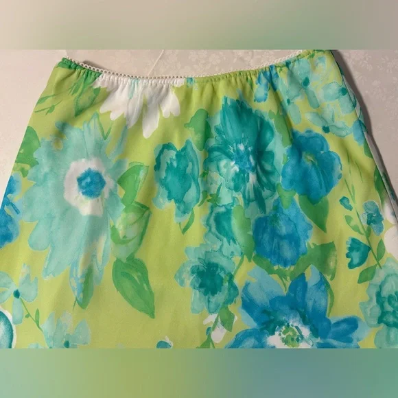 EUC Skirt: Large Floral Pattern on Soft Lime Green, Pull-On, Vintage c. 1990s - Picture 8 of 11